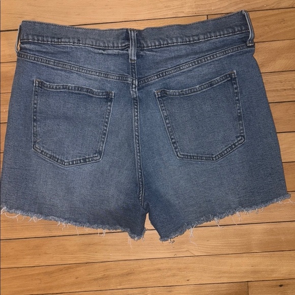 Women's Distressed Gap denim shorts - Picture 3 of 4